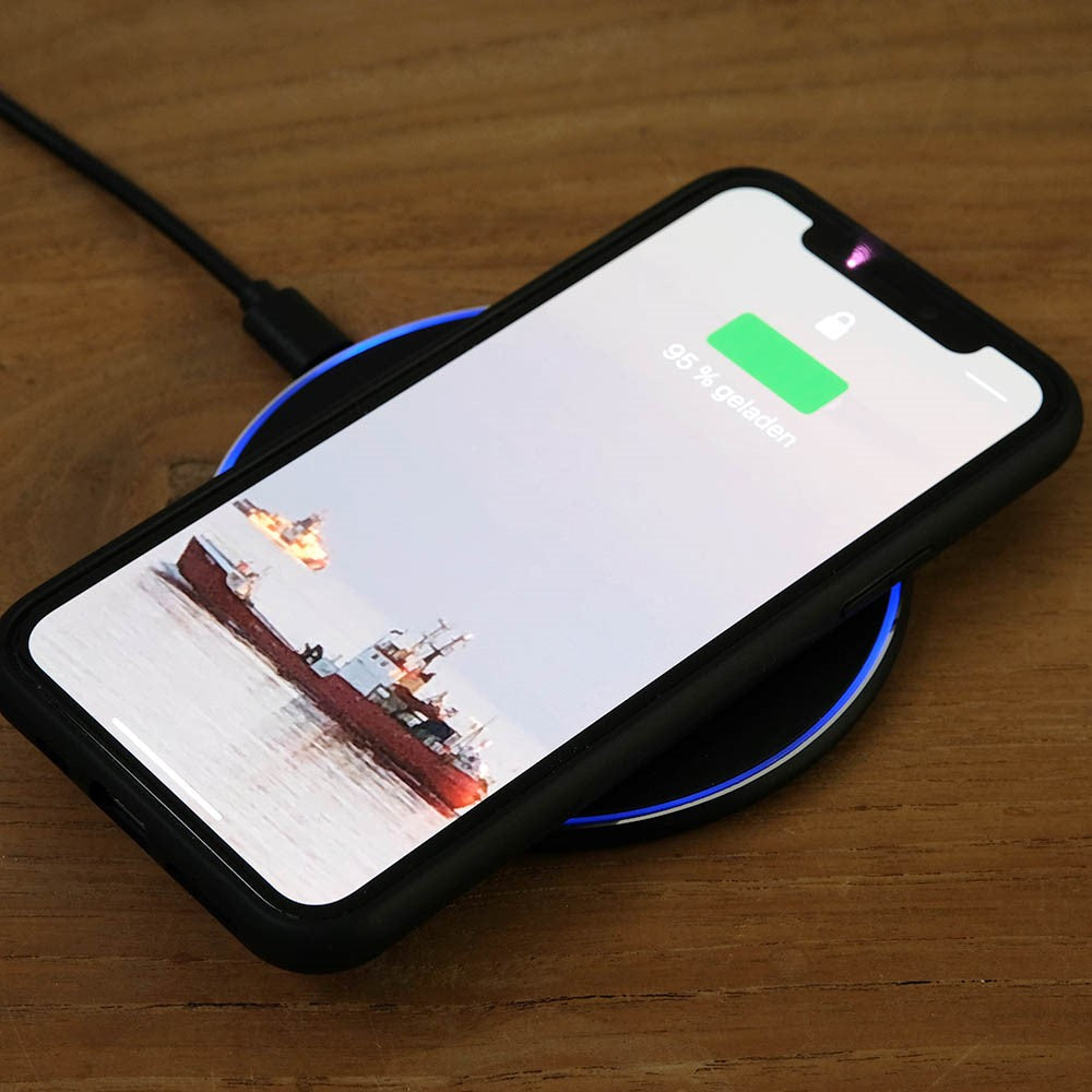 Charger for wireless charging of Qi compatible devices