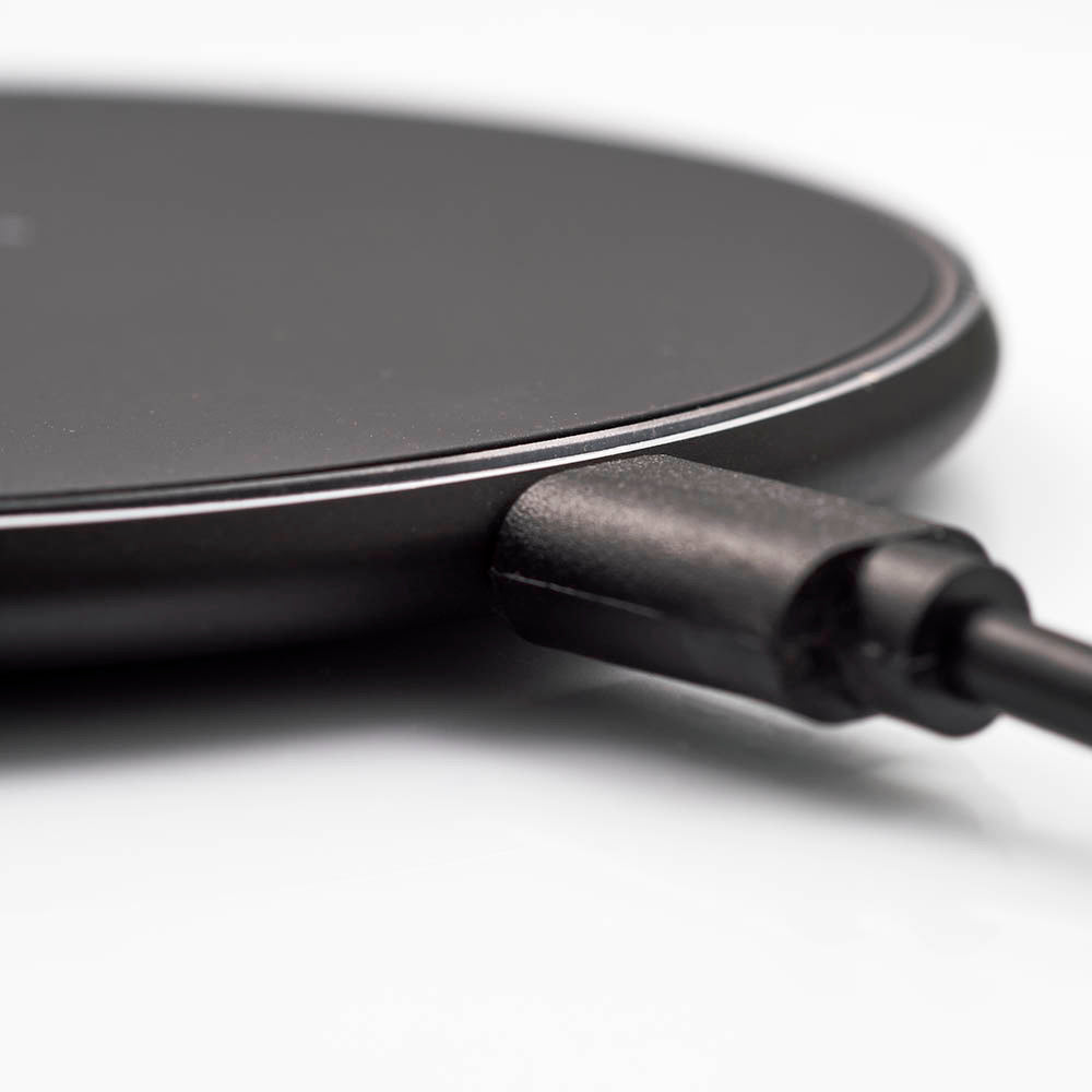 Charger for wireless charging of Qi compatible devices