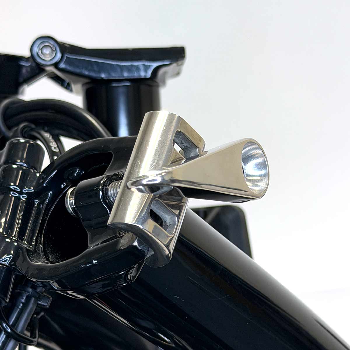 Frame lock for Brompton handlebars and titanium frames