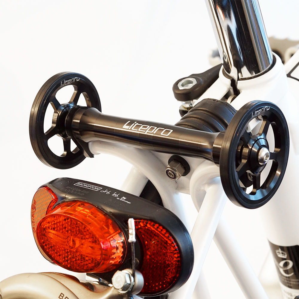 Telescopic extension axle for Brompton folding bike