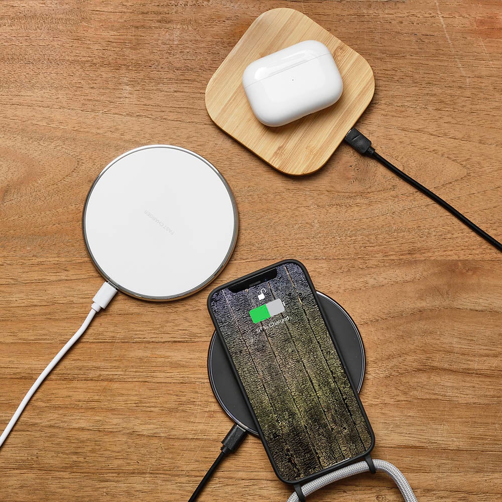 Bamboo charger for wireless charging of Qi compatible devices (wood)